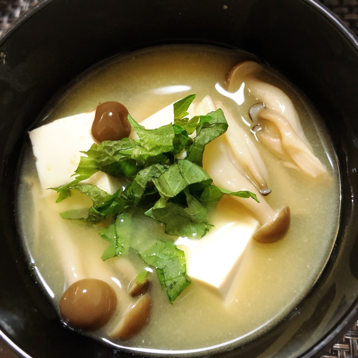 しめじと豆腐のお味噌汁